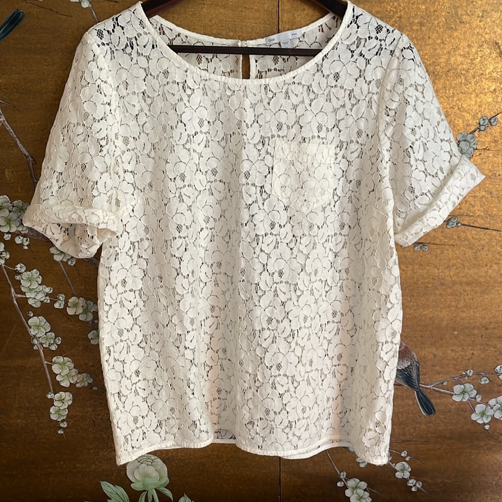 Gap cream lace short sleeved top, size M. Lace, old money, feminine, lightweight